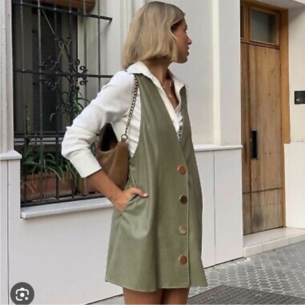 ZARA Faux Leather Pinafore Dress Green with Gold Buttons Size Medium - Picture 2 of 10